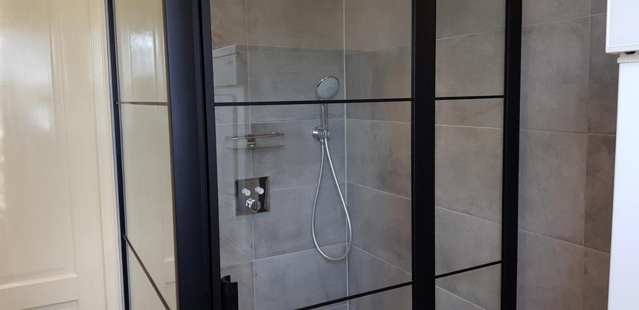 هيرهيُخوفاتْ Prachtig Vrijstaand Appartement Aan Het Water المظهر الخارجي الصورة
